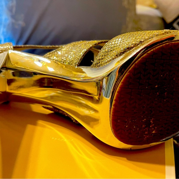 Used - Picture 1 of 4